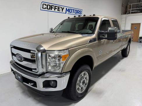 Used 2012 Ford F250 Lariat w/ Chrome Pkg image 2