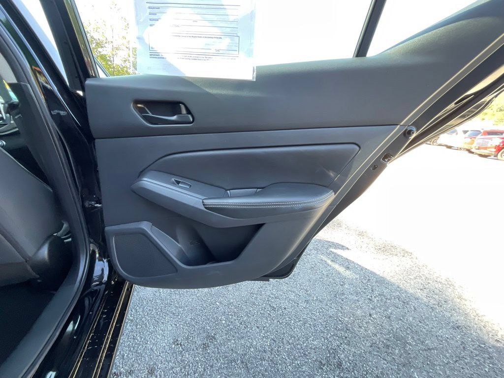 Used 2025 Nissan Altima 2.5 SV FWD image 23