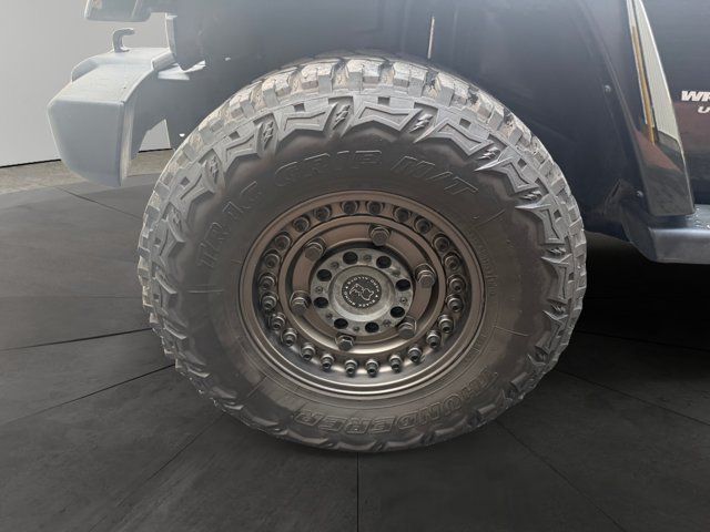 Used 2016 Jeep Wrangler Unlimited Sahara w/ Connectivity Group AWD/4WD image 9