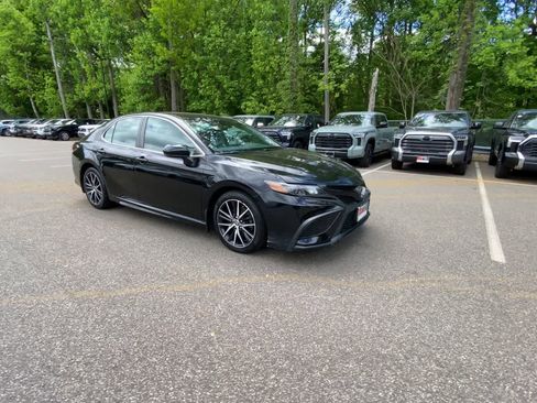 Used 2021 Toyota Camry SE AWD/4WD image 2