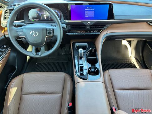 Certified 2025 Toyota Crown Signia AWD/4WD image 15