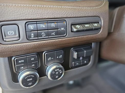 Used 2023 GMC Yukon Denali w/ Denali Reserve Package AWD/4WD image 11