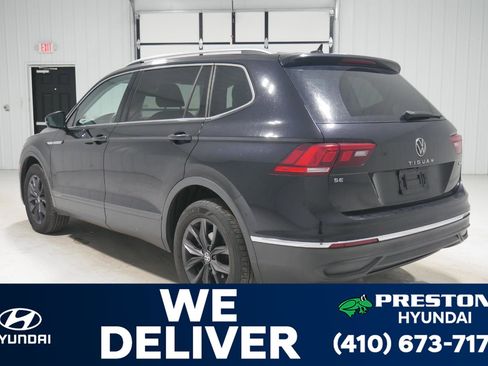 Used 2022 Volkswagen Tiguan SE w/ Panoramic Sunroof Package image 7