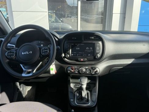 Used 2023 Kia Soul LX w/ LX Technology Package image 18