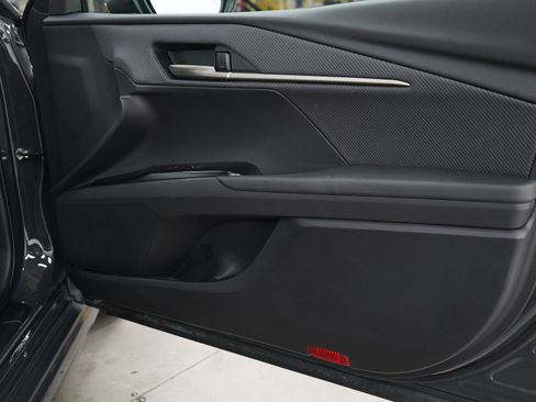 Used 2025 Toyota Camry SE image 9