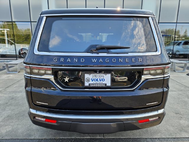 Used 2022 Jeep Grand Wagoneer Series III w/ Rear Seat Video Group 1 AWD/4WD image 6