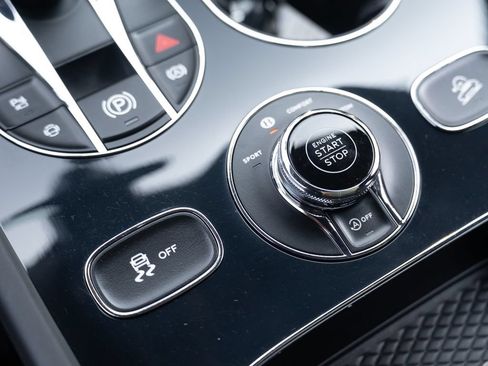 Used 2024 Bentley Bentayga Extended Wheelbase AWD/4WD image 32