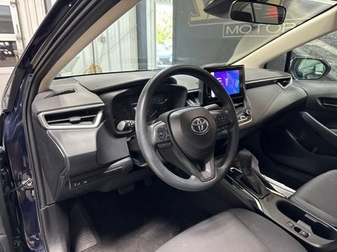 Used 2023 Toyota Corolla LE FWD image 5