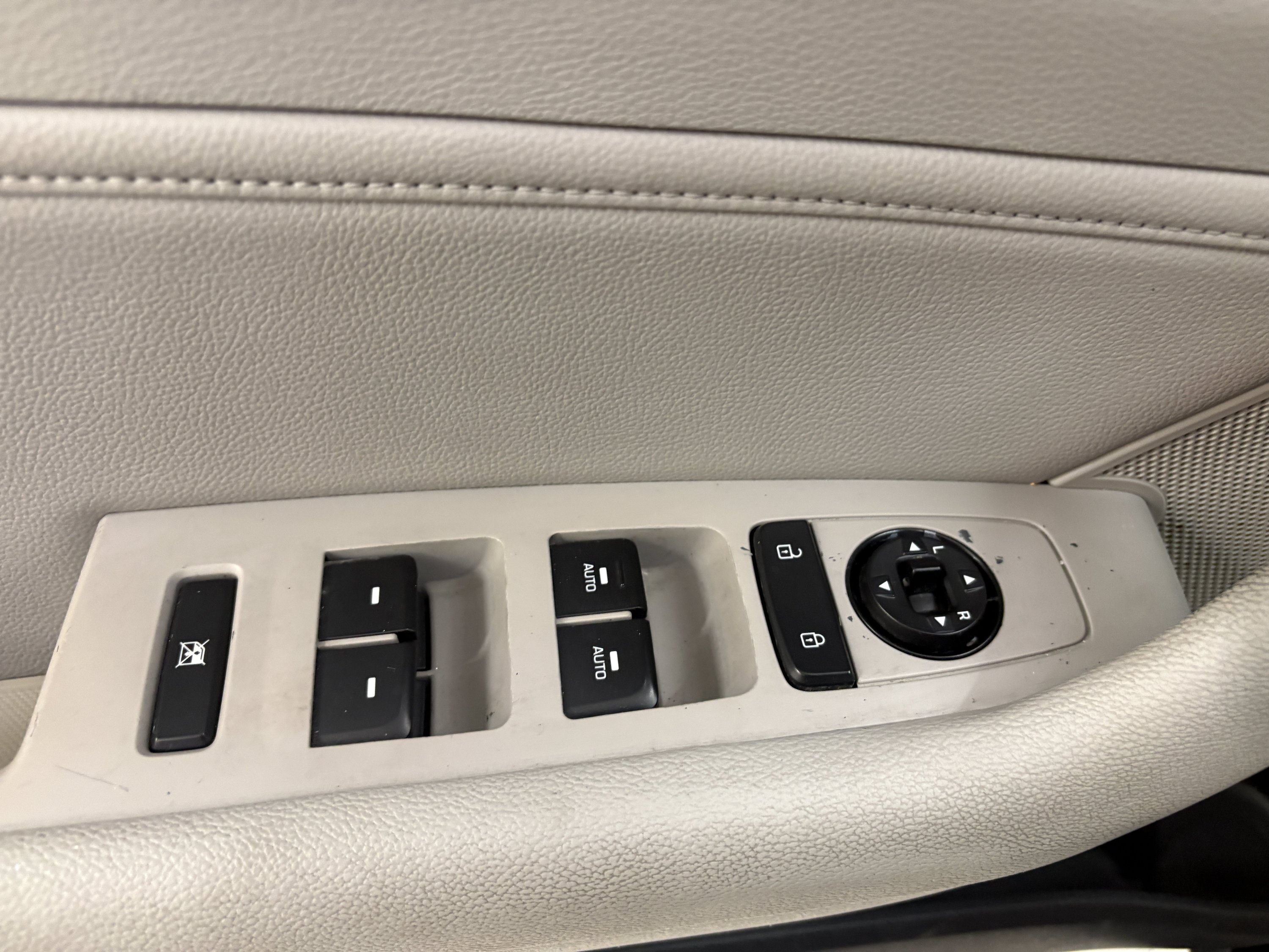Used 2015 Hyundai Sonata Limited w/ Option Group 05 FWD image 26