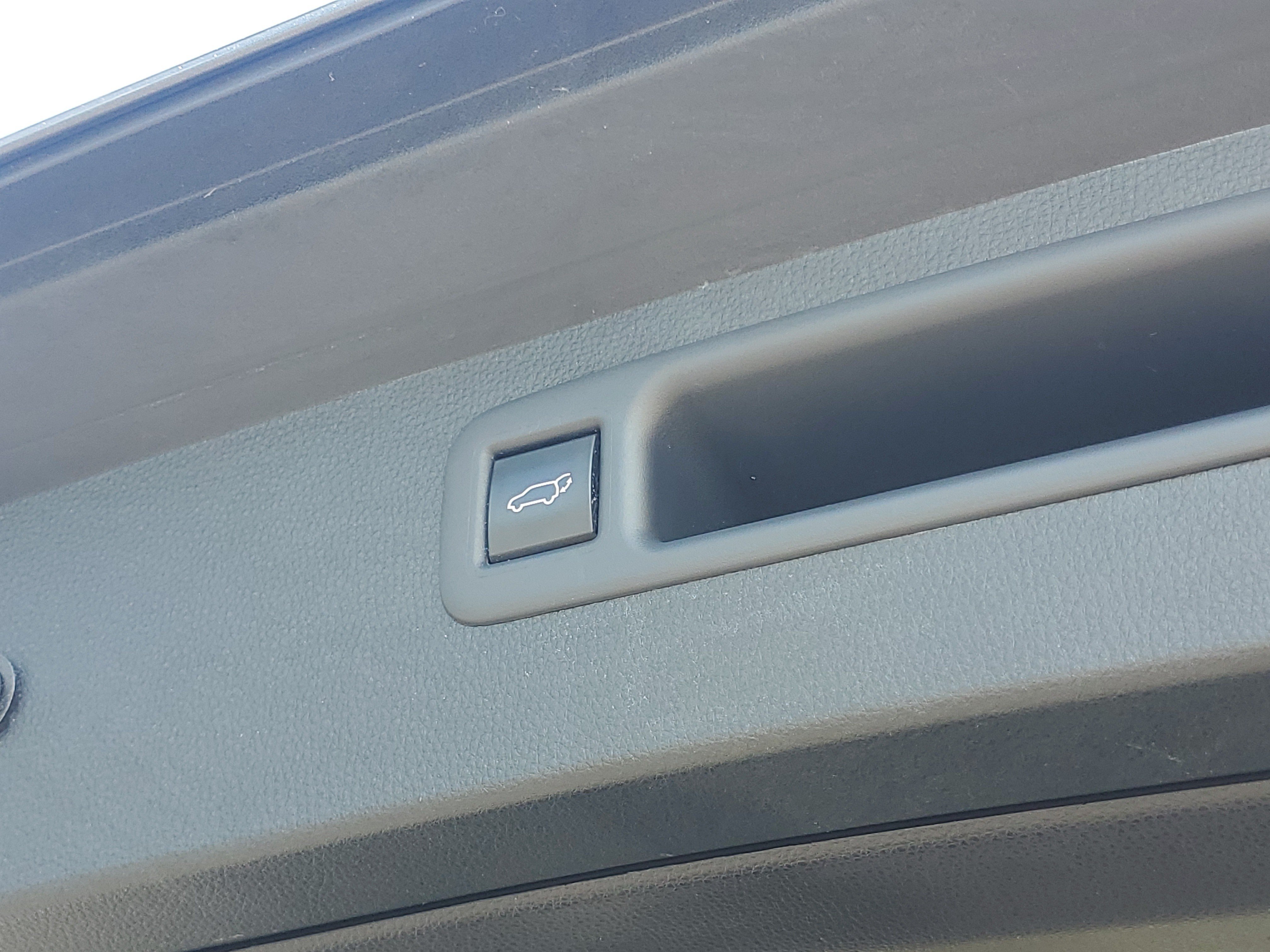 Certified 2021 Toyota Highlander XLE AWD/4WD image 12