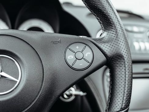 Used 2011 Mercedes-Benz SL 550 image 66