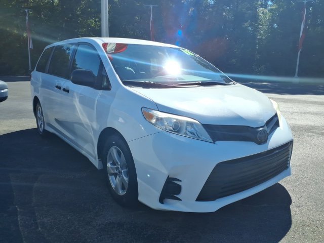 Used 2018 Toyota Sienna L FWD image 1
