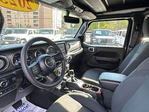Certified 2023 Jeep Wrangler Unlimited w/ Sun & Screen Package AWD/4WD image 15