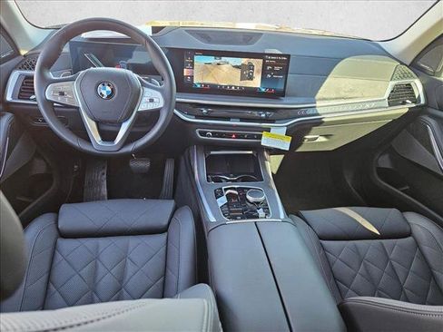 Used 2026 BMW X7 xDrive40i w/ Premium Package image 16