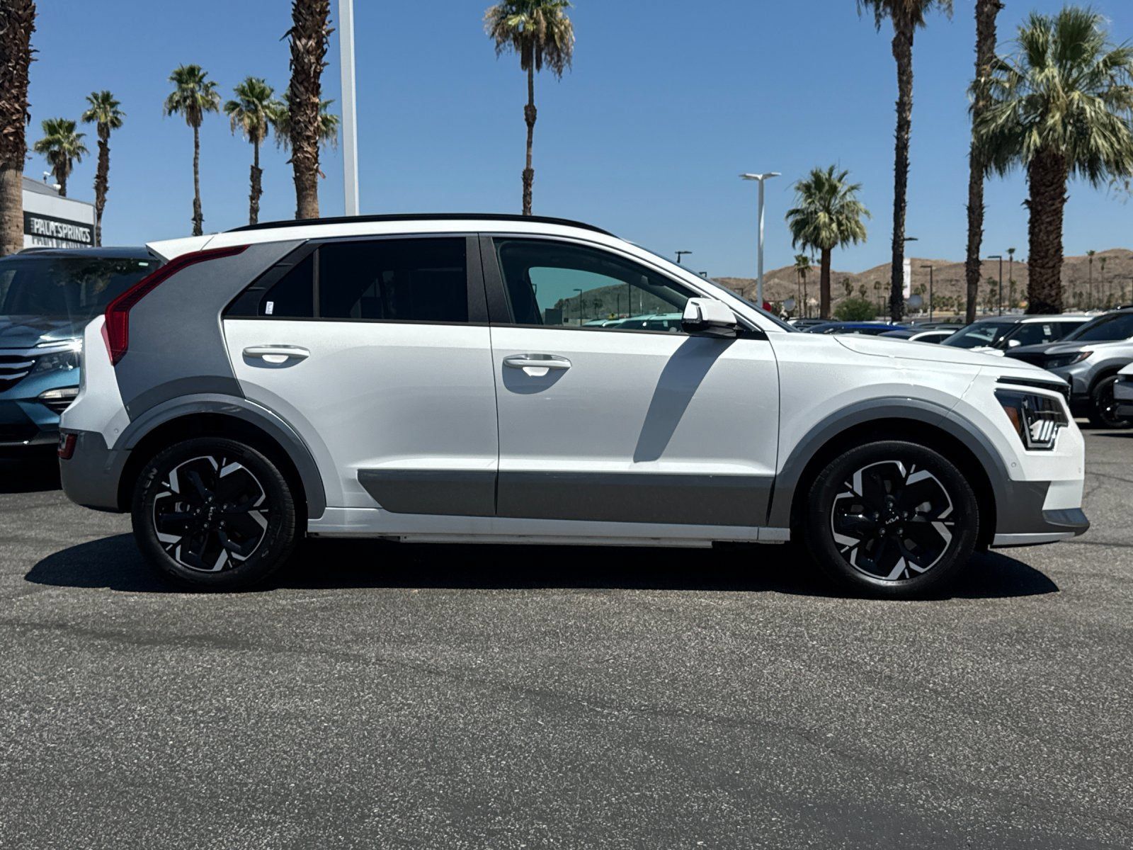 New 2026 Kia Niro Wave w/ Wave Preserve Package FWD image 2