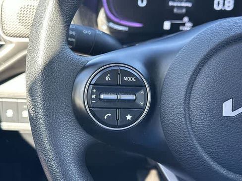 Used 2025 Kia Soul LX w/ LX Technology Package FWD image 19