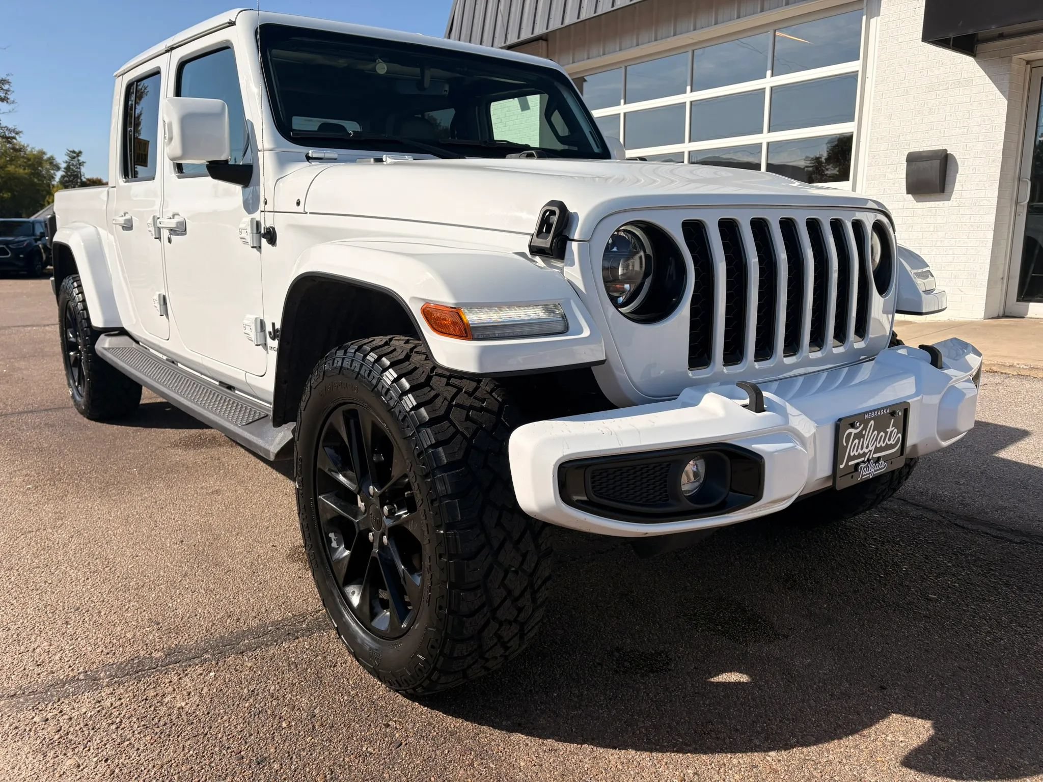 Used 2023 Jeep Gladiator Overland AWD/4WD image 2