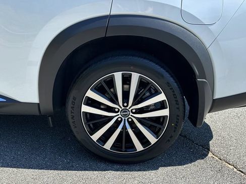 Certified 2025 Nissan Pathfinder Platinum FWD image 22