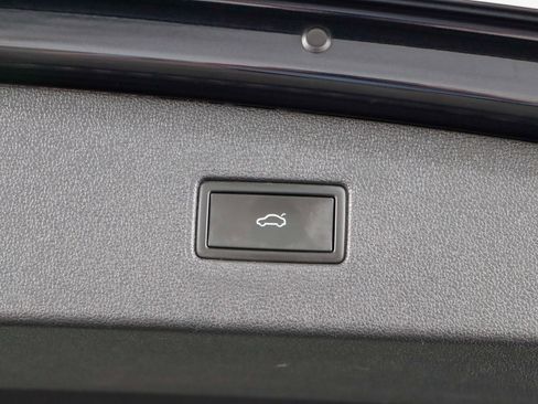 Used 2022 Volkswagen Tiguan SEL R-Line image 32