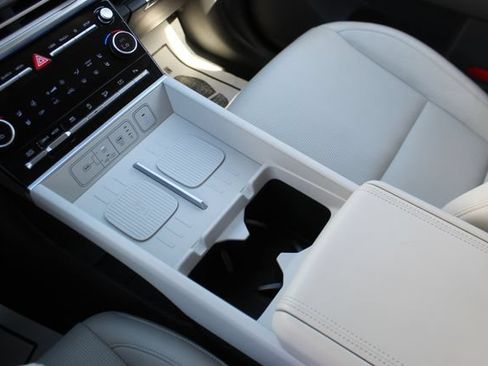Used 2025 Hyundai Santa Fe Limited AWD/4WD image 24