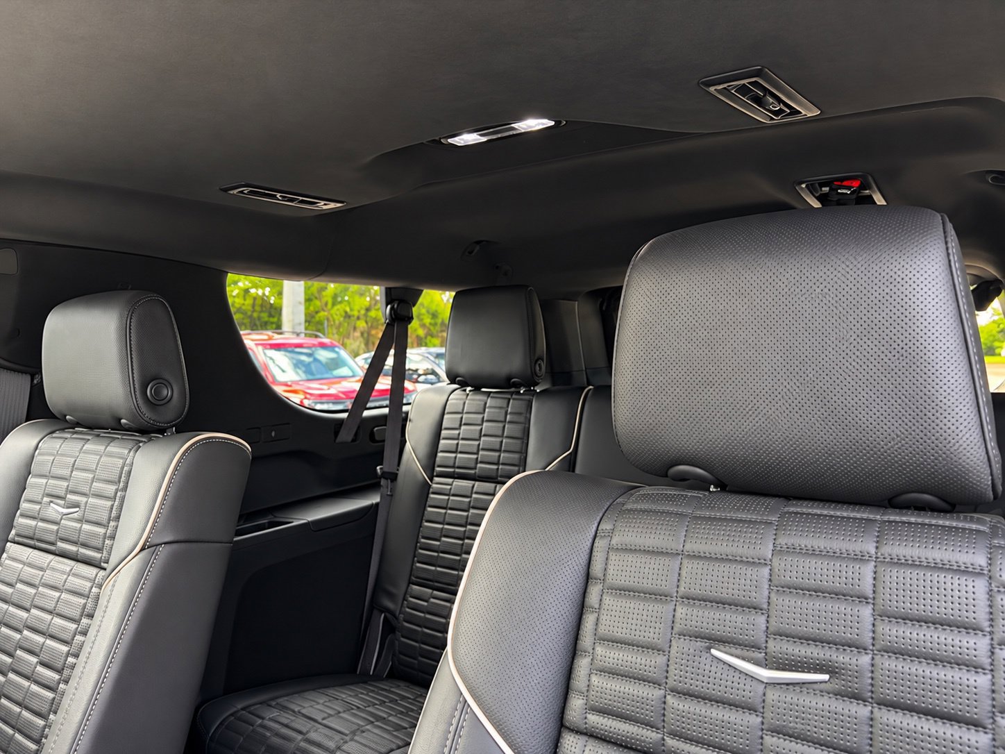 Certified 2022 Cadillac Escalade ESV Premium Luxury Platinum AWD/4WD image 13