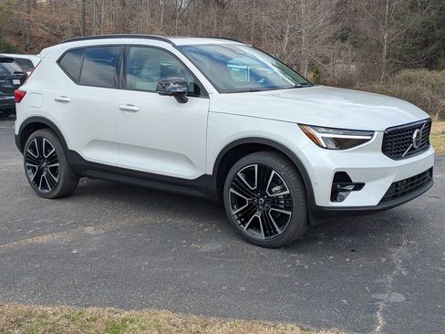 New 2026 Volvo XC40 B4 Plus w/ Climate Package image 8