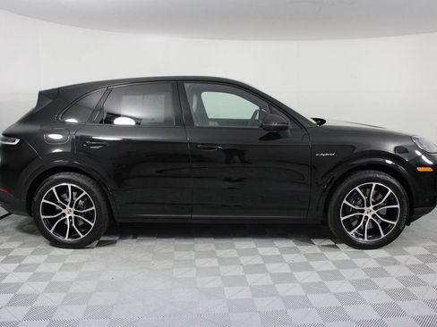 Certified 2025 Porsche Cayenne E-Hybrid AWD/4WD image 8