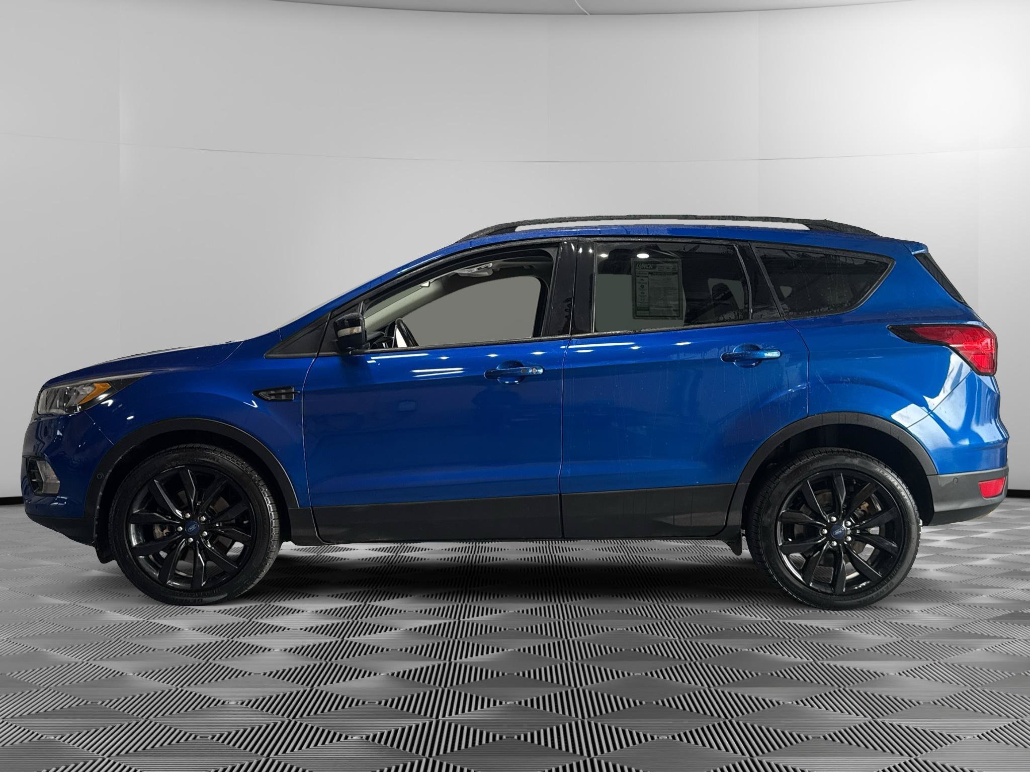 Used 2019 Ford Escape Titanium AWD/4WD image 2