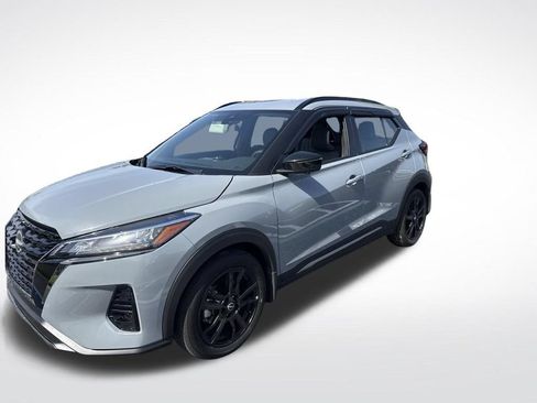 Used 2024 Nissan Kicks SR w/ SR Premium Package FWD image 13