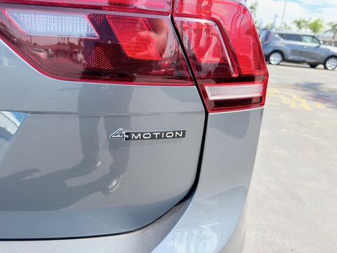 Used 2022 Volkswagen Tiguan SEL R-Line image 45
