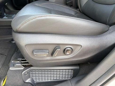 Used 2026 Toyota Sienna Limited FWD image 10