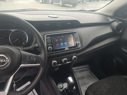 Used 2022 Nissan Kicks S FWD image 3