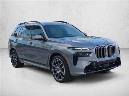 Used 2024 BMW X7 xDrive40i w/ M Sport Package AWD/4WD image 3
