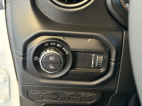 Used 2026 Jeep Gladiator Mojave AWD/4WD image 15