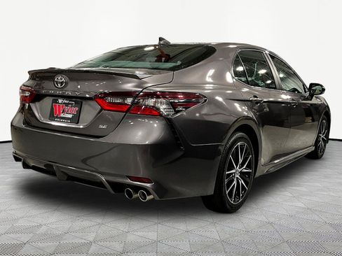Used 2021 Toyota Camry SE FWD image 6