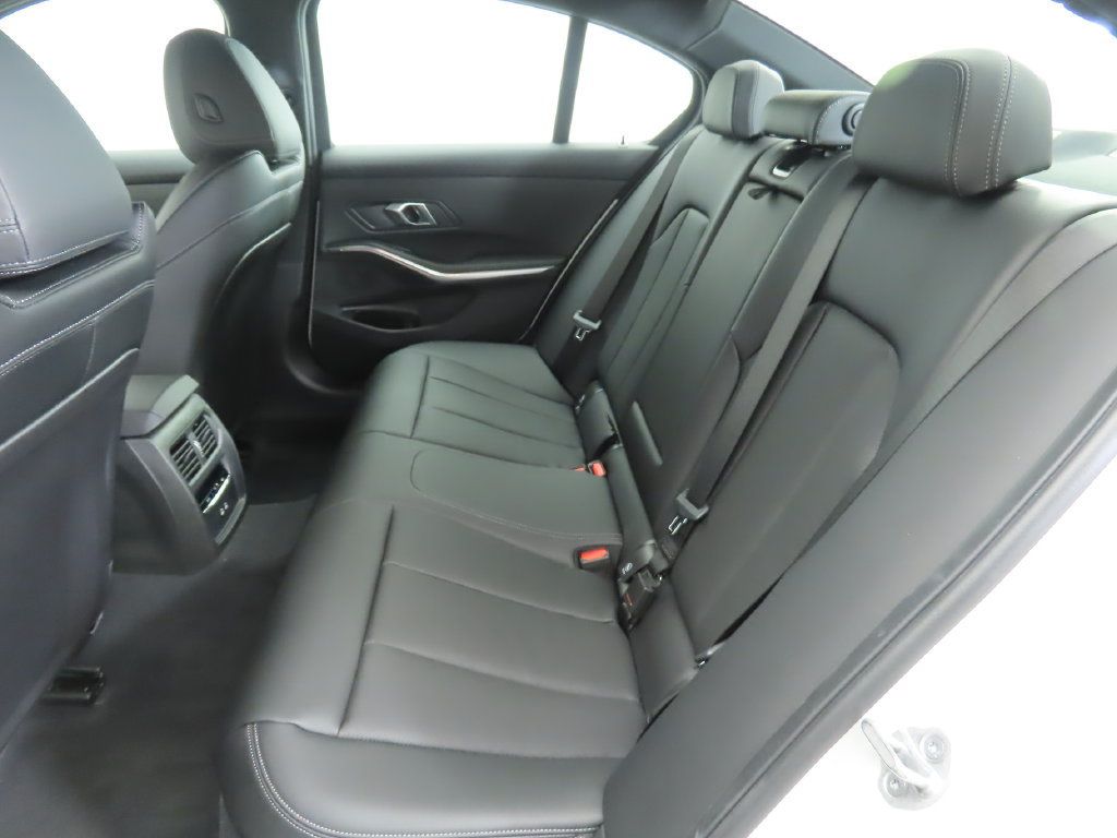 Used 2026 BMW 330i Sedan w/ Convenience Package RWD image 22