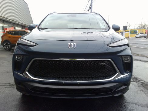 Used 2024 Buick Encore GX Sport Touring image 9