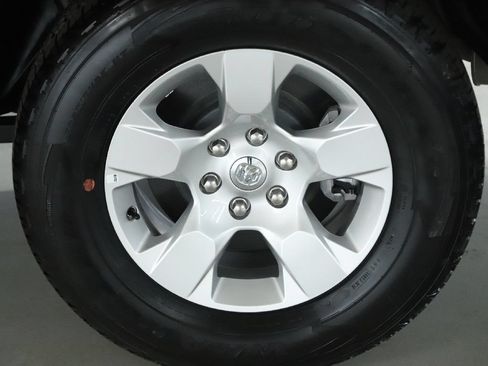 Used 2025 RAM 1500 Big Horn AWD/4WD image 40