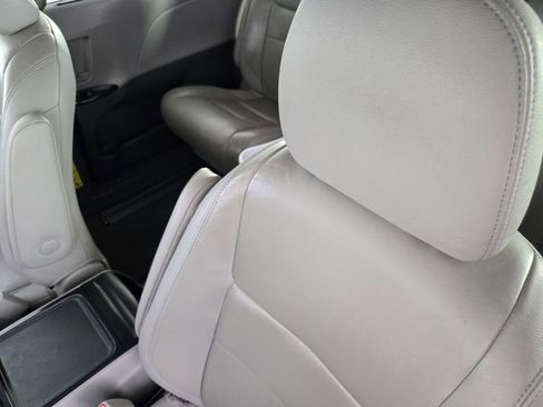 Used 2015 Toyota Sienna XLE w/ XLE Navigation Package image 26