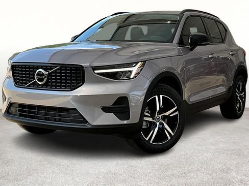 New 2026 Volvo XC40 B4 Core w/ Climate Package image 2