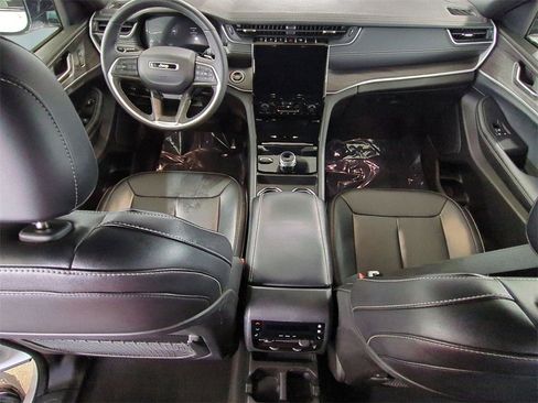 Used 2024 Jeep Grand Cherokee L Limited image 27