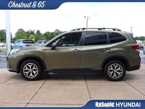 Used 2023 Subaru Forester Premium AWD/4WD image 3