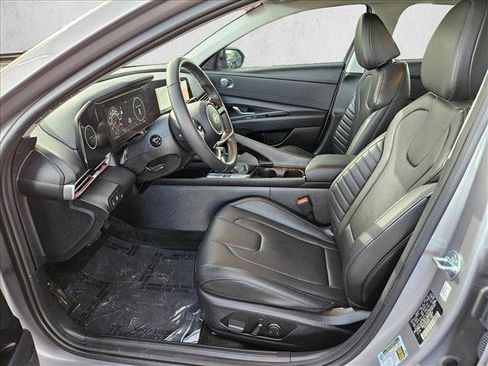 Used 2025 Hyundai Elantra Limited image 14