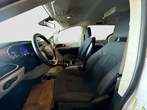 Used 2019 Chrysler Pacifica Touring Plus w/ Tire & Wheel Group image 20