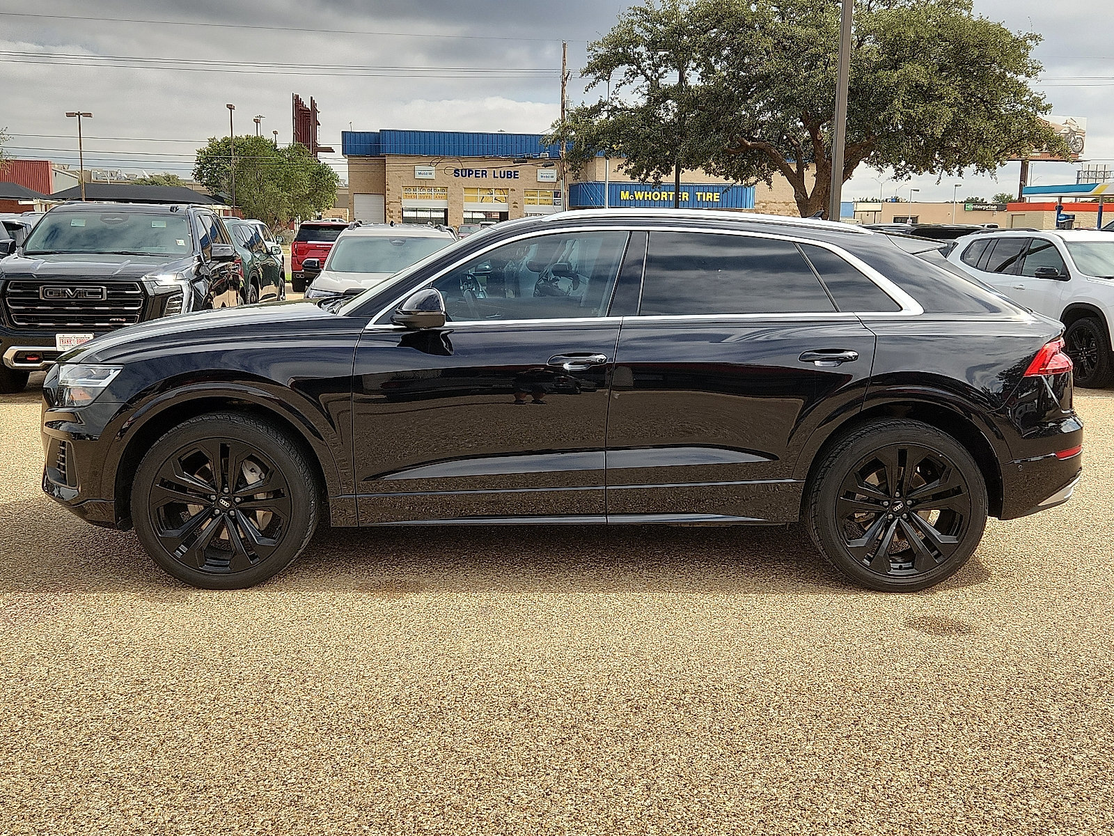 Used 2019 Audi Q8 Premium Plus w/ Premium Plus AWD/4WD image 2