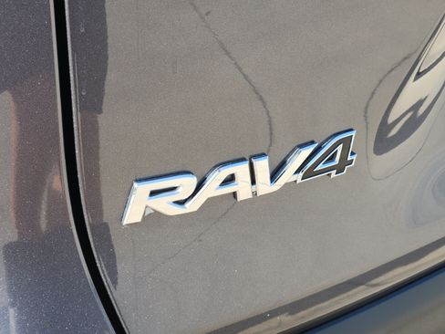 Used 2025 Toyota RAV4 XLE FWD image 31
