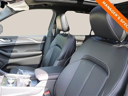 New 2025 Jeep Grand Cherokee Limited w/ Luxury Tech Group II image 12