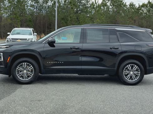Used 2025 Chevrolet Traverse LT FWD image 5