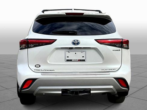 Used 2023 Toyota Highlander Platinum image 5