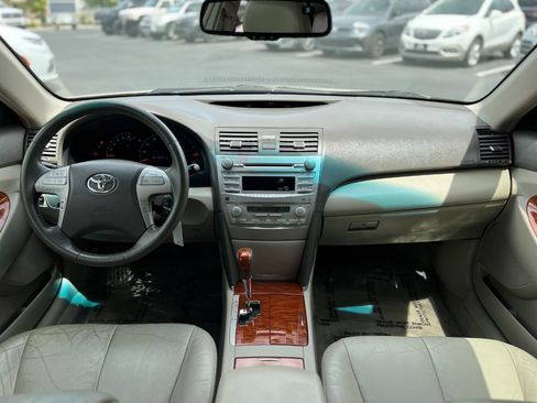 Used 2011 Toyota Camry XLE FWD image 15